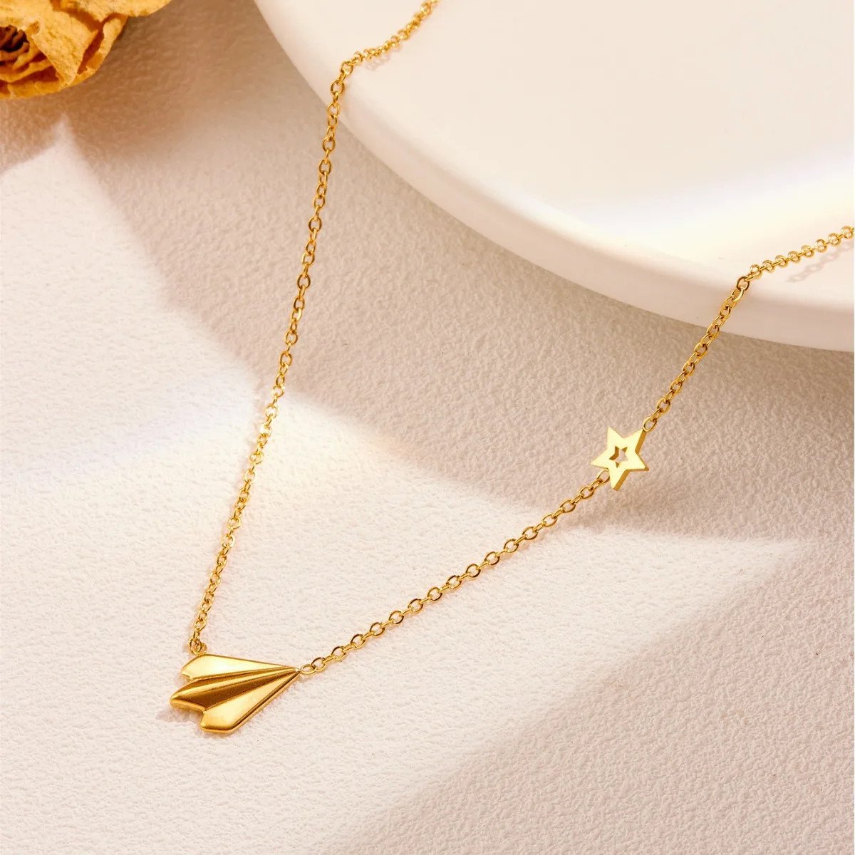 Fashionable Titanium Steel 18K Gold Plated Star Necklace Geometric Aircraft Design Simple Elegant High-End Feelings Versatile